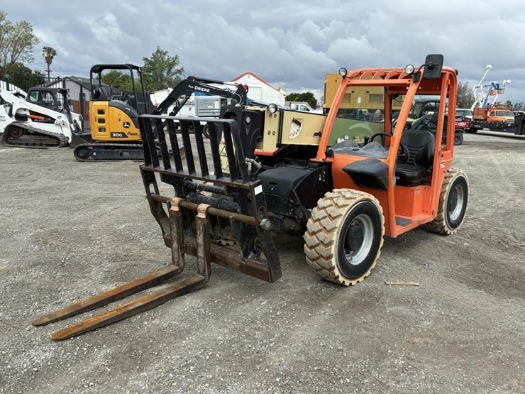 2015-jlg-g5-18a-image-1