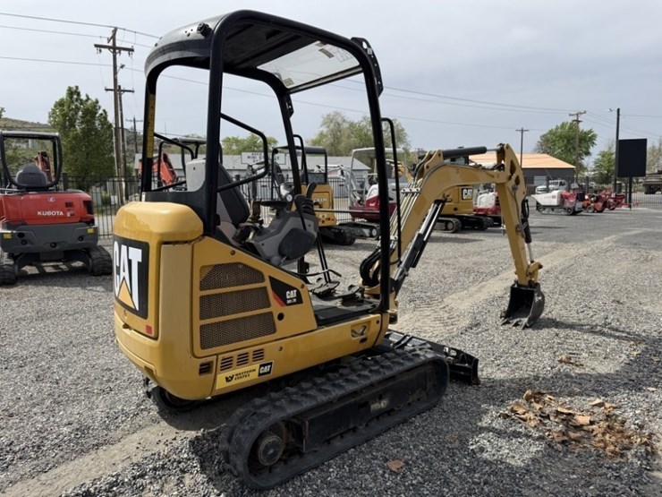 2017-caterpillar-301.7d-image-4