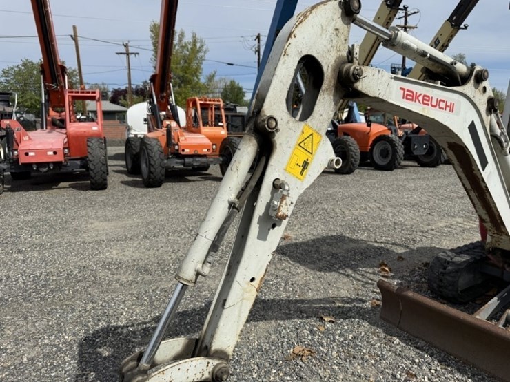 2017-takeuchi-tb216-image-15
