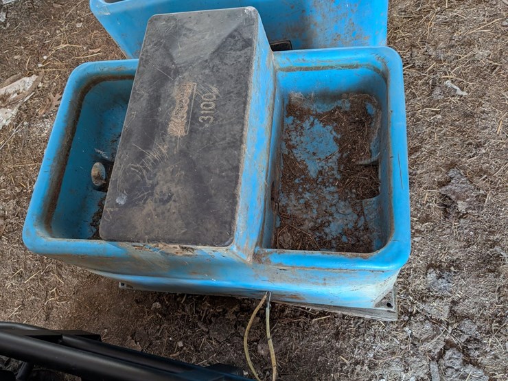 #5475-•-lil-spring-cattle-waterer-image-2