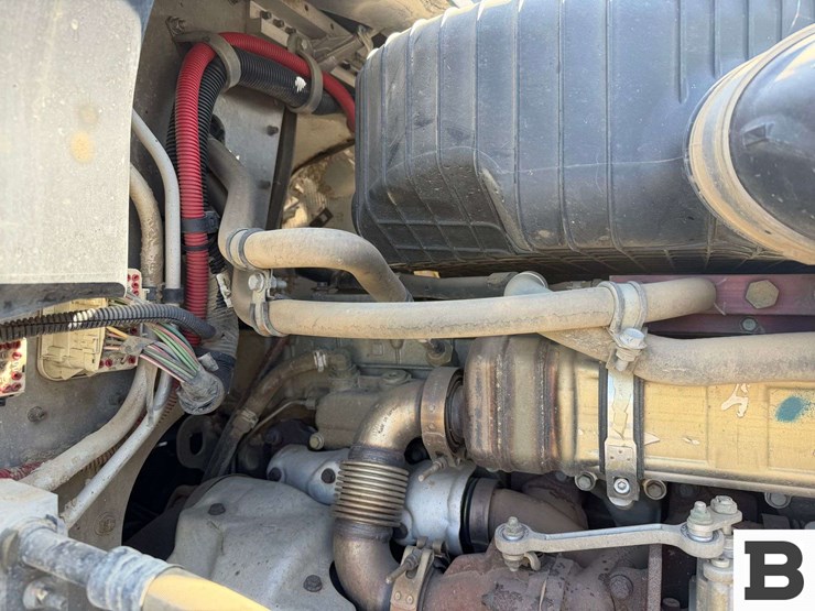 2012-freightliner-coronado-sd-tractor-truck-image-63