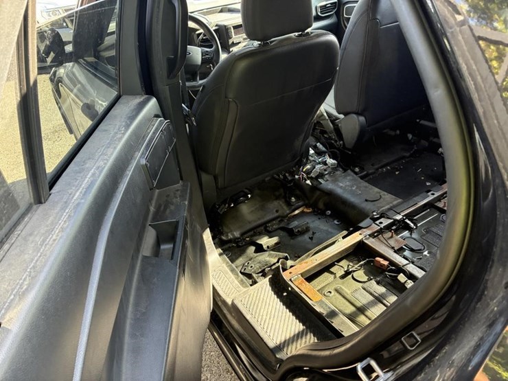 2021-ford-explorer-police-interceptor-image-11