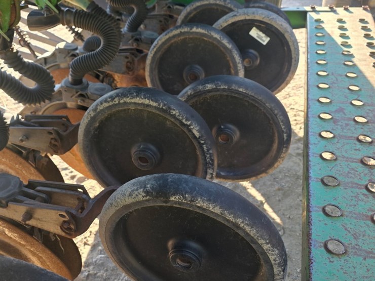john-deere-450-image-12