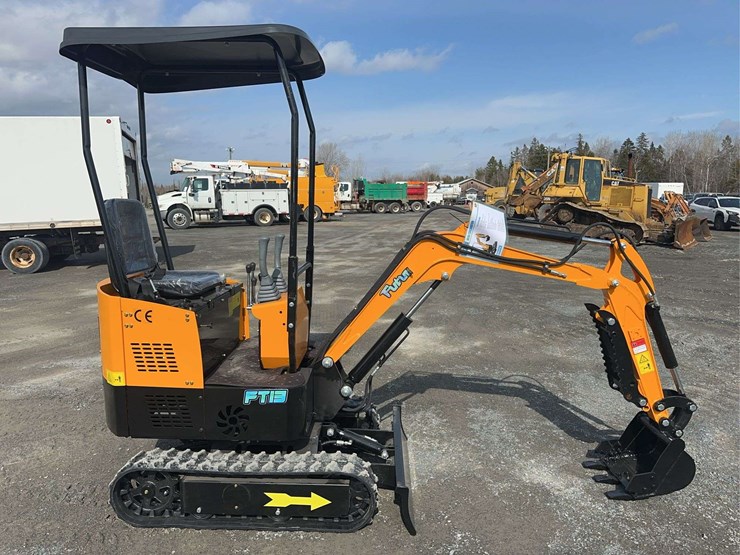 2026-future-ft13-mini-excavator-image-4