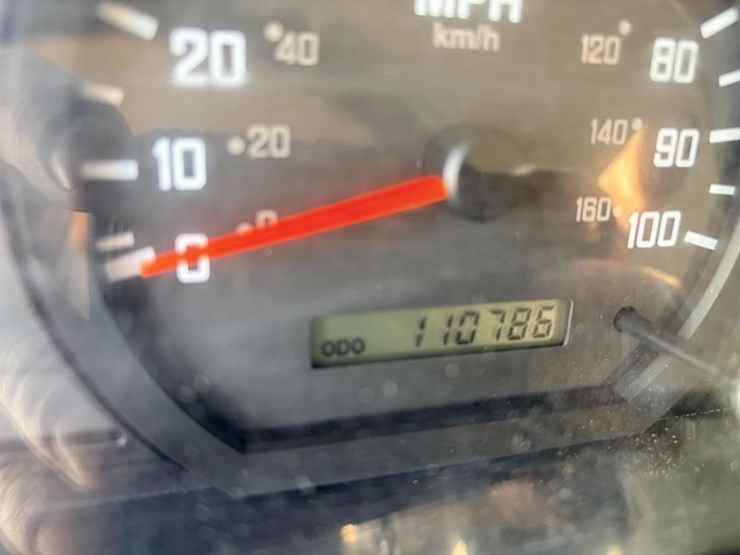 2015-isuzu-npr-image-19