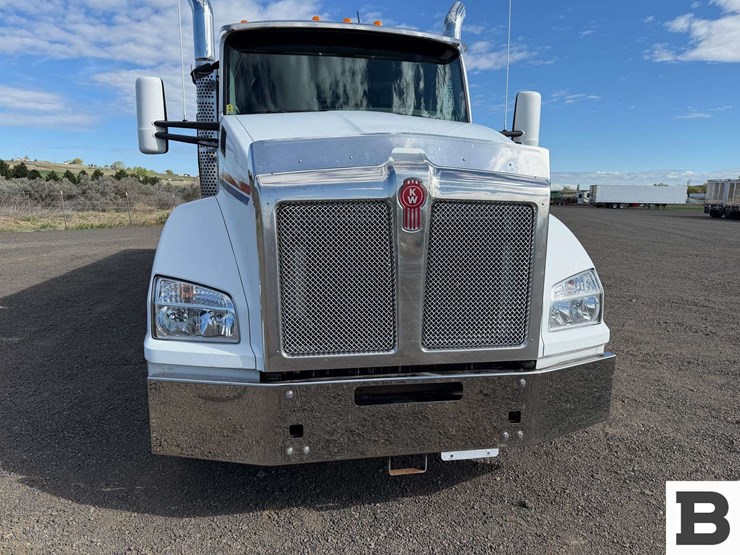 2017-kenworth-t880-image-8