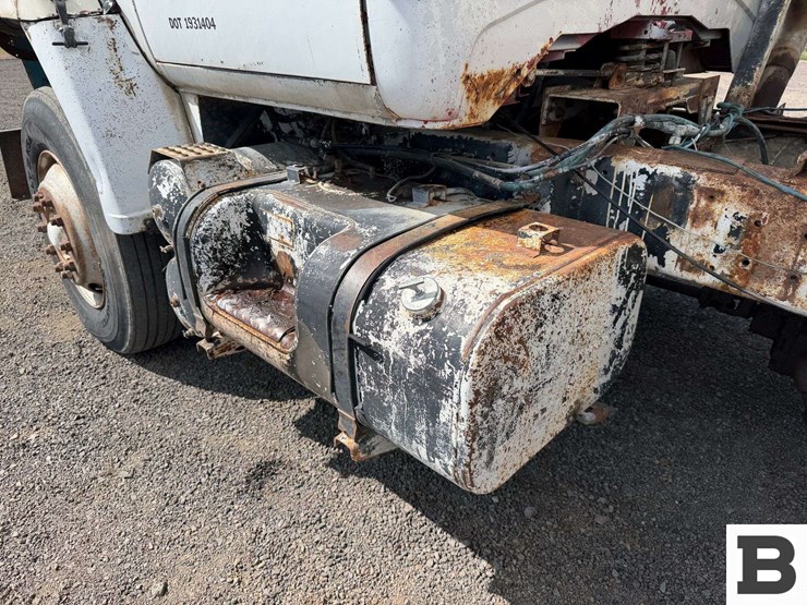 1977-international-fertilizer-truck-image-13