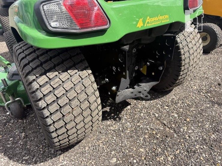 2022-john-deere-x730-image-13