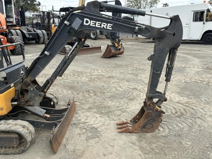 2023-deere-17g-image-6