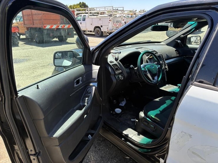 2015-ford-explorer-police-interceptor-image-12