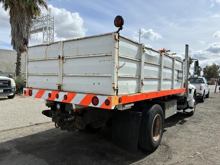 2004-international-durastar-4300-image-3