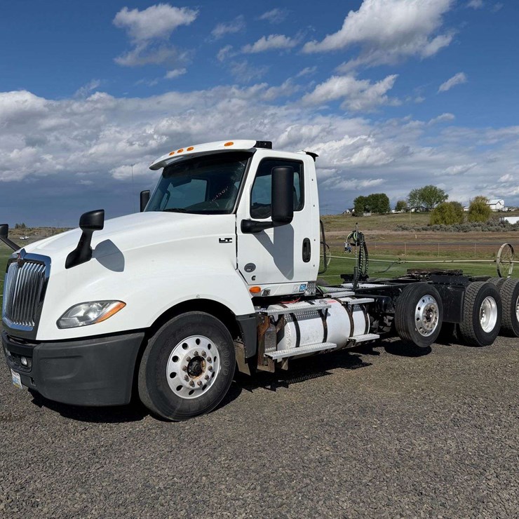 2018 INTERNATIONAL LT