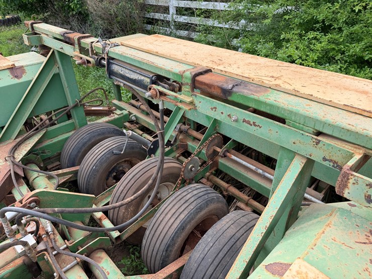 #513-•-#513-•-30-foot-great-plains-drill-image-12