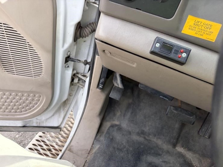 2002-ford-f450-image-14