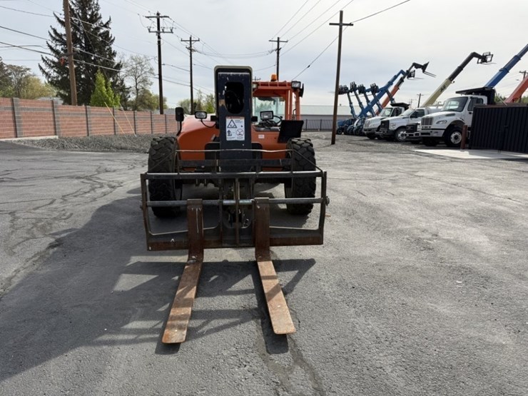 2015-jlg-g9-43a-image-8