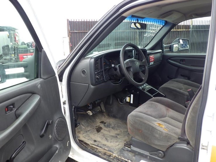 2005-chevrolet-3500-image-5