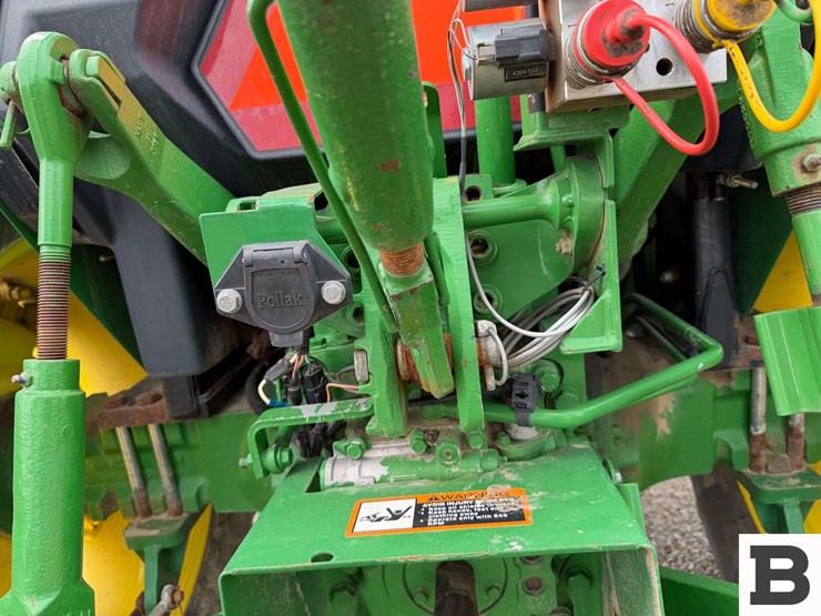 2015-john-deere-5075e-image-36