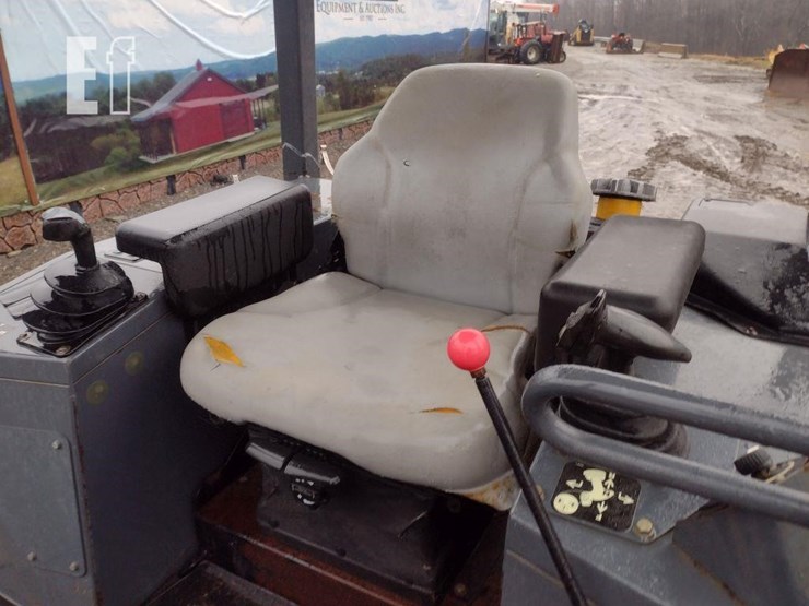 2013-deere-450j-image-12