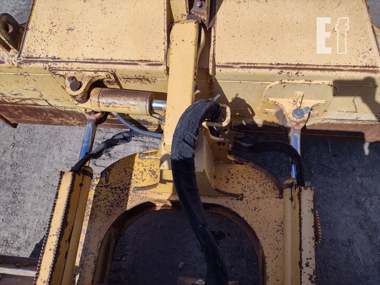 2004-deere-700h-image-24