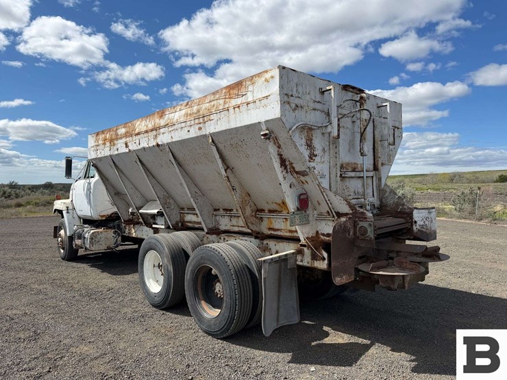 1977-international-fertilizer-truck-image-3