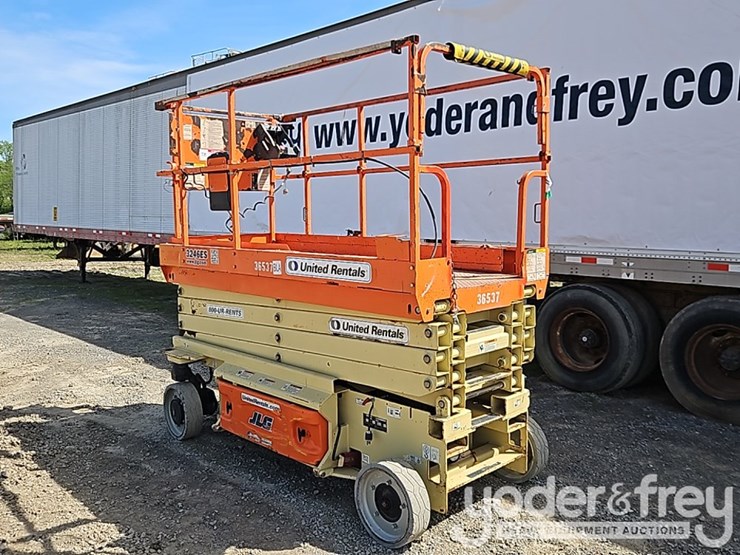 2016-jlg-3246e-image-3