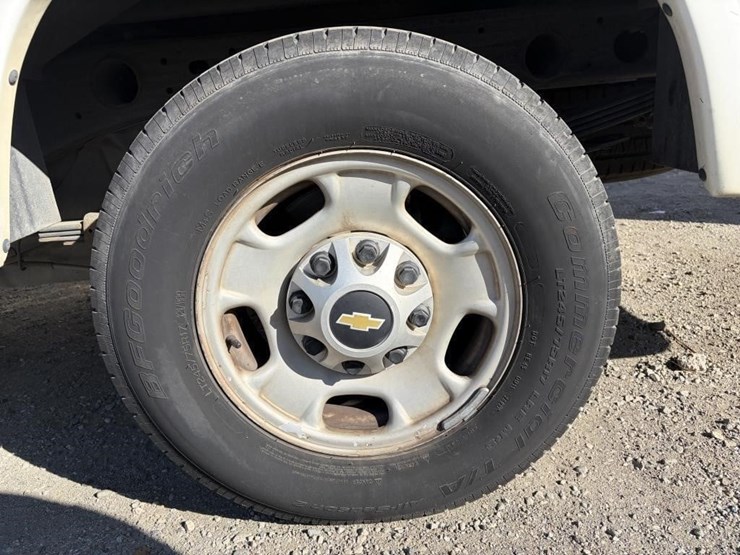 2012-chevrolet-2500-image-5