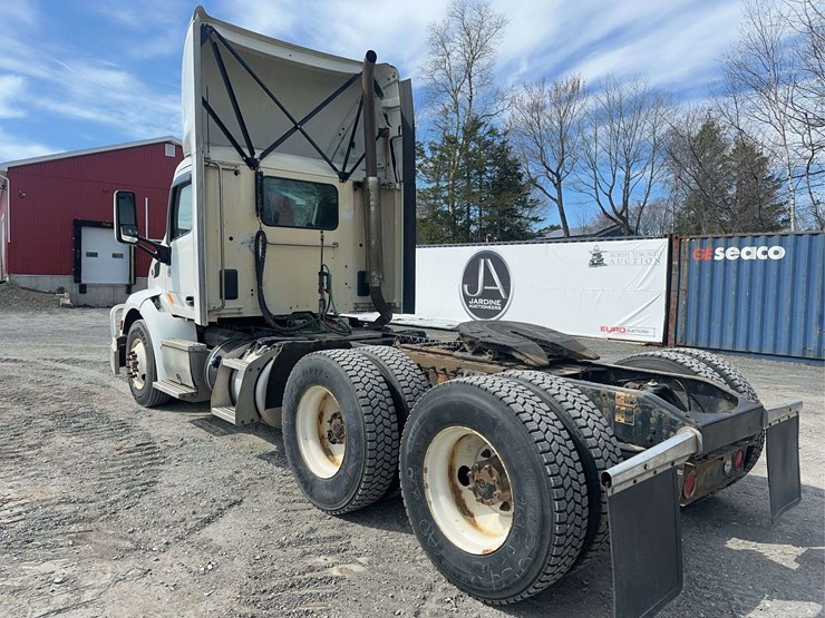 2018-peterbilt-579-image-7