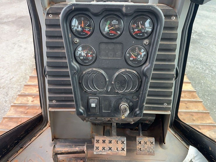 2004-caterpillar-d4g-xl-image-31