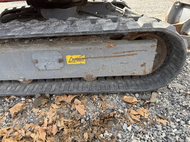 2017-takeuchi-tb216-image-30