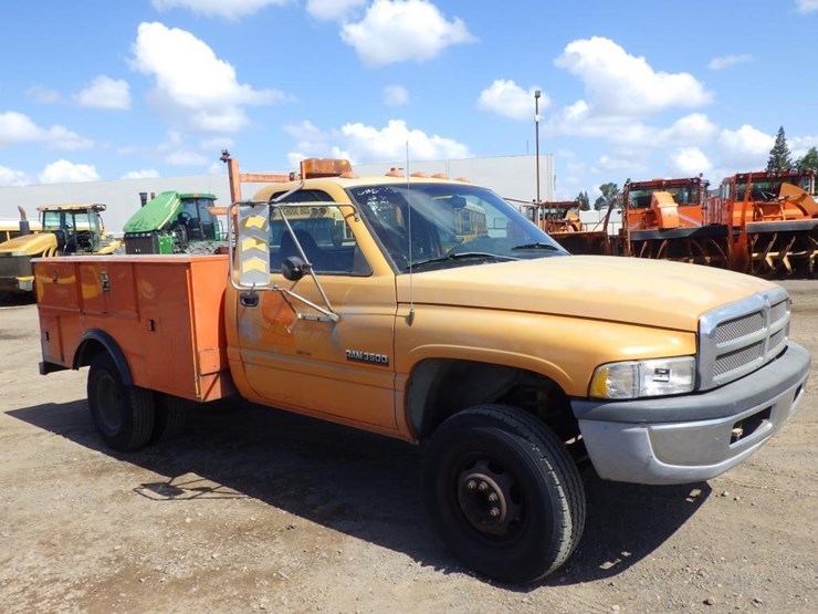 2001-dodge-3500-image-2