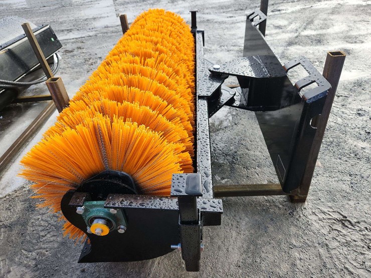 future-ft-vr59-skid-steer-sweeper-image-4