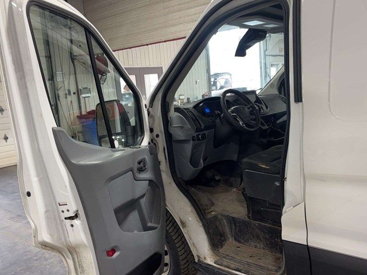 2019-ford-transit-image-9