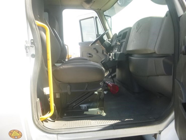 2009-international-7400-image-16