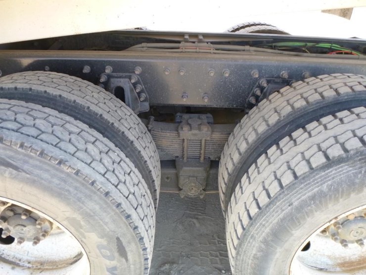 2009-international-7600-image-45