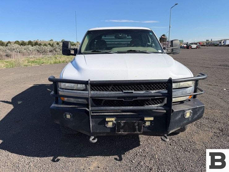 2002-chevrolet-silverado-2500hd-image-8