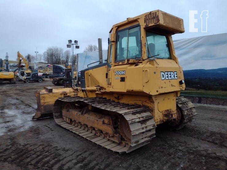 2005-deere-700h-lgp-image-48