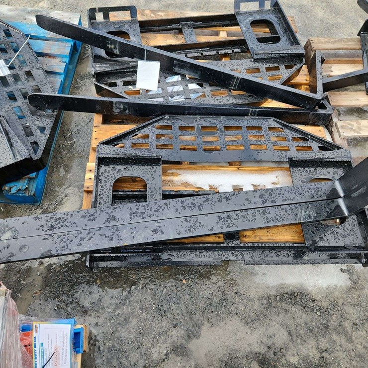 FUTURE FT-DHC Skid Steer Forks