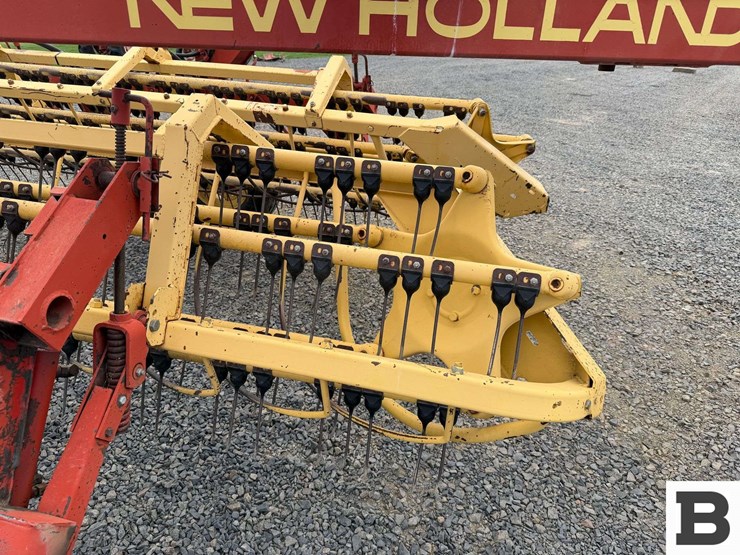 new-holland-216-image-31