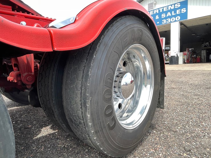 1976-peterbilt-359-image-45