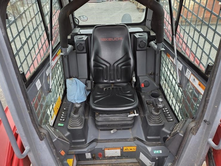 2022-takeuchi-tl12-image-17