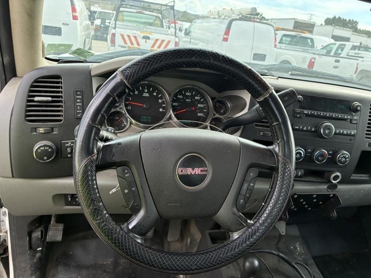 2012-gmc-sierra-2500-image-13