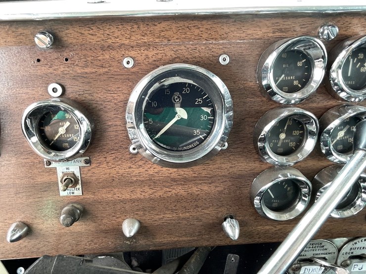 1970-peterbilt-358-image-121