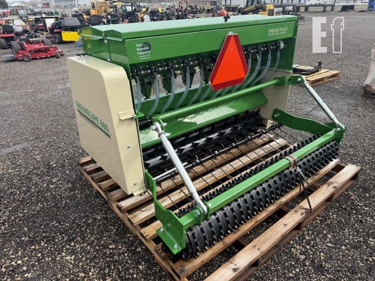 2026-caterpillar-12-image-4