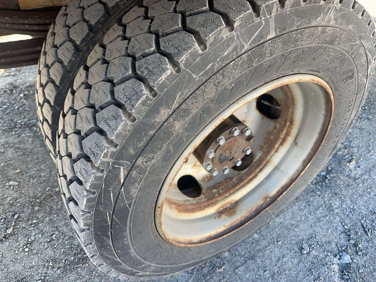 2020-hino-195-image-11