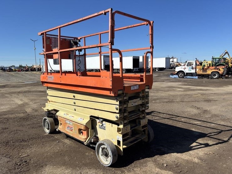 2015-jlg-2646es-image-4