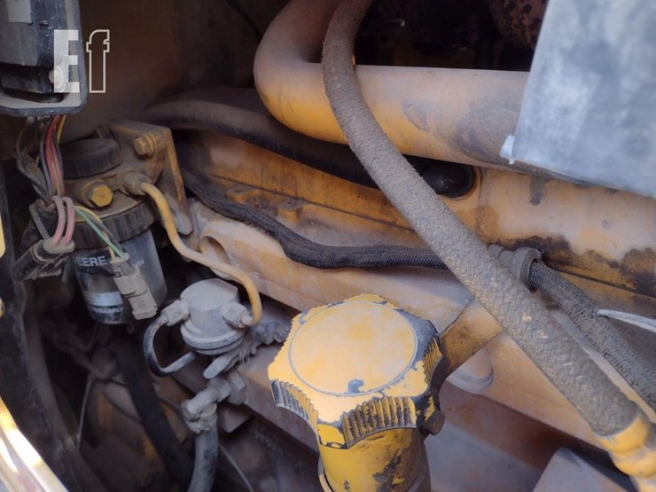 2005-deere-700h-xlt-image-41