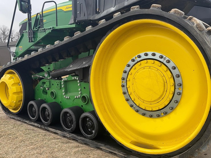 2024-john-deere-9rt-590-tractor-image-15