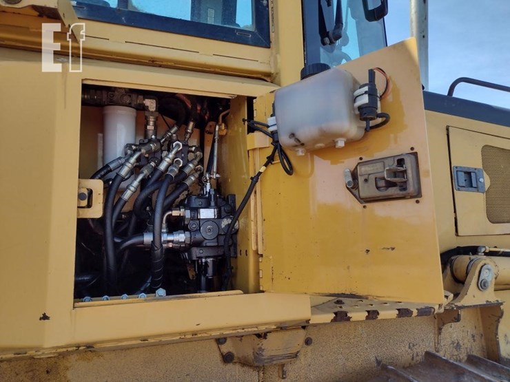 2004-deere-700h-image-32