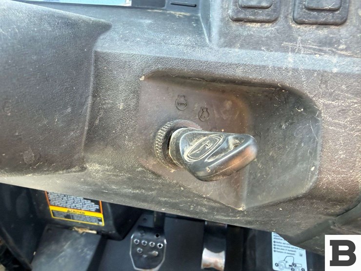 john-deere-xuv-590m-image-33