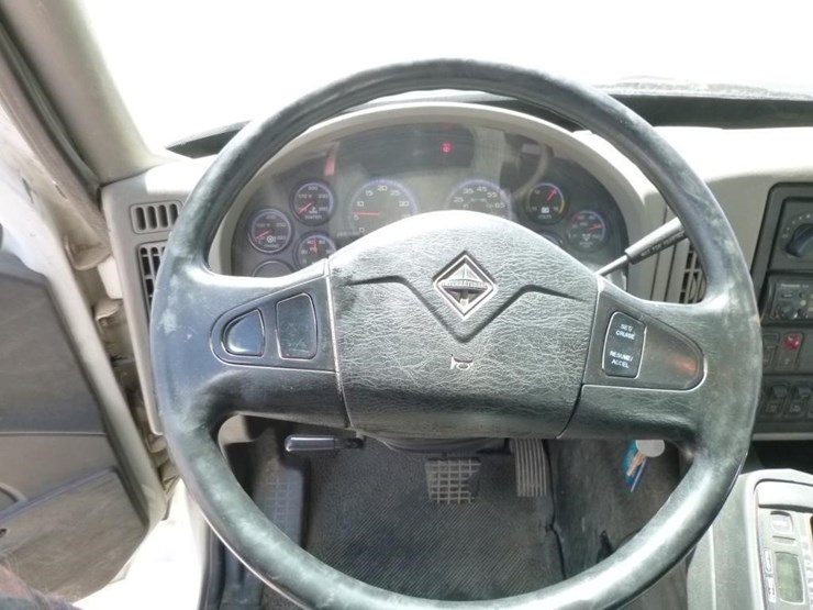 2009-international-7600-image-10